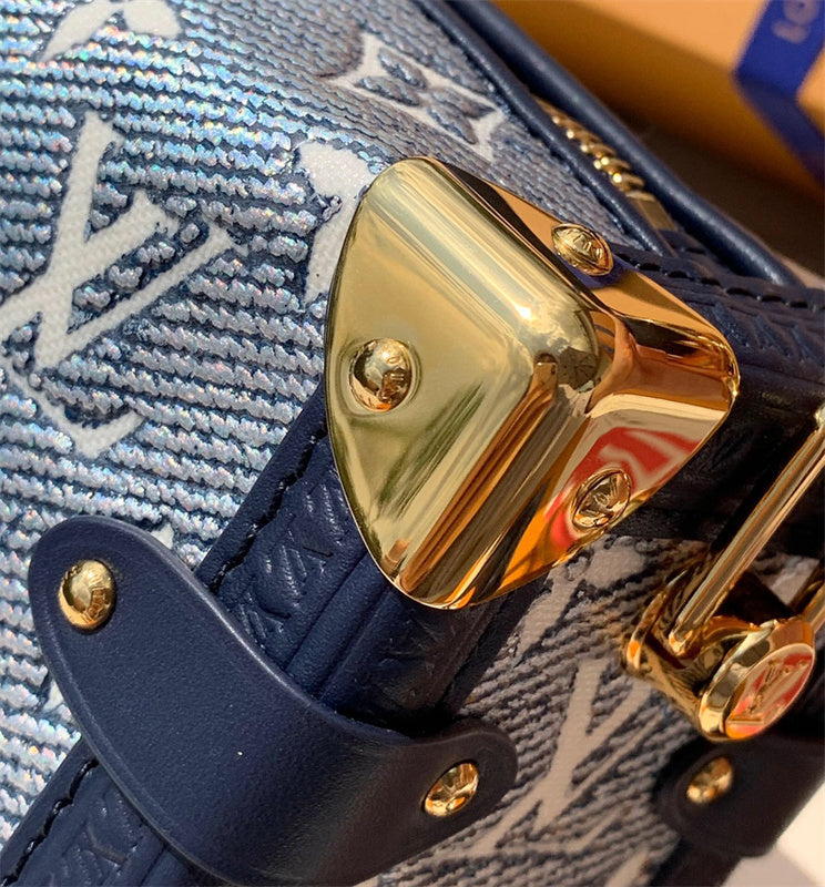  Polished structured bag carried on shoulder 10