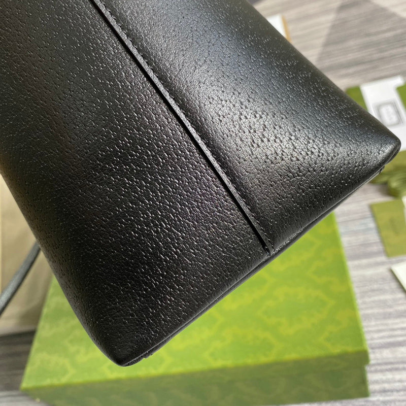 Styled lifestyle shot of elevated chic women's handbag – women's everyday handbag