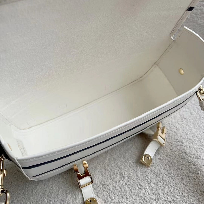 Handle and strap detail of sleek everyday-luxe women's handbag – women's designer-style accessory