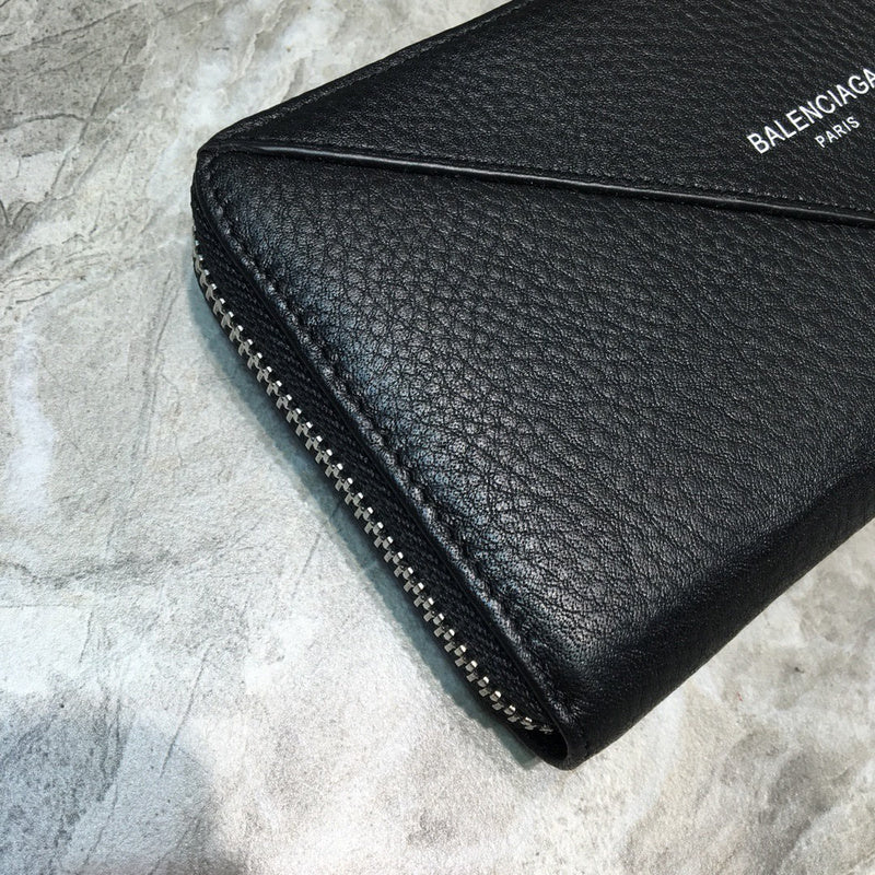 Polished Vegan Leather Handbag - Smooth Faux-Leather Exterior | Women's Luxury Handbag #1002 - close-up detail shot (image 3) of designer-inspired handbag
