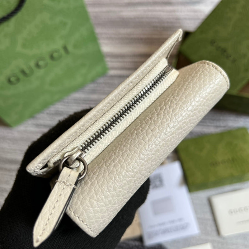 Back view of everyday-luxe sleek women's handbag – women's premium purse