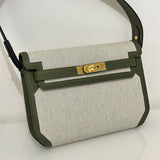  Smart carryall bag carried on shoulder 10