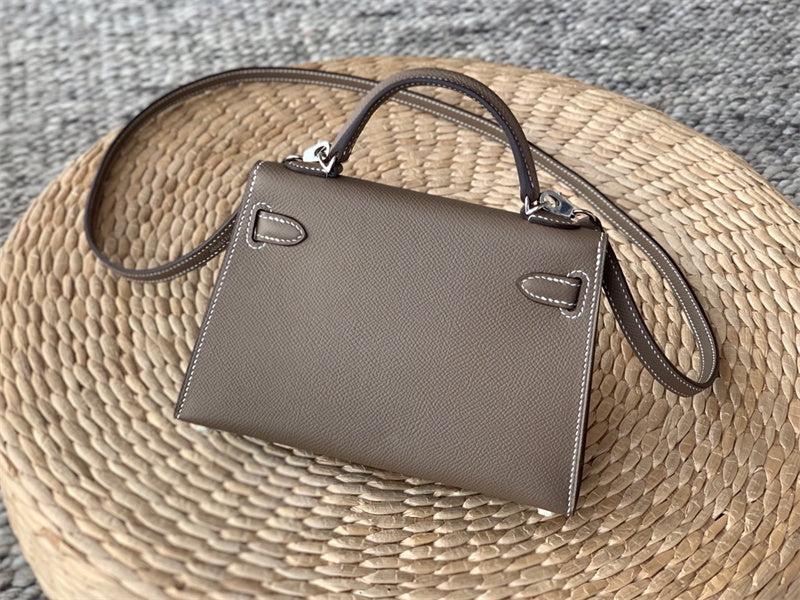  structured bag interior and compartment view