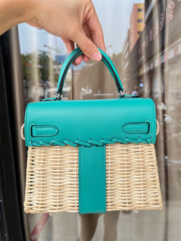  signature shopper bag detail view showing craftsmanship 14