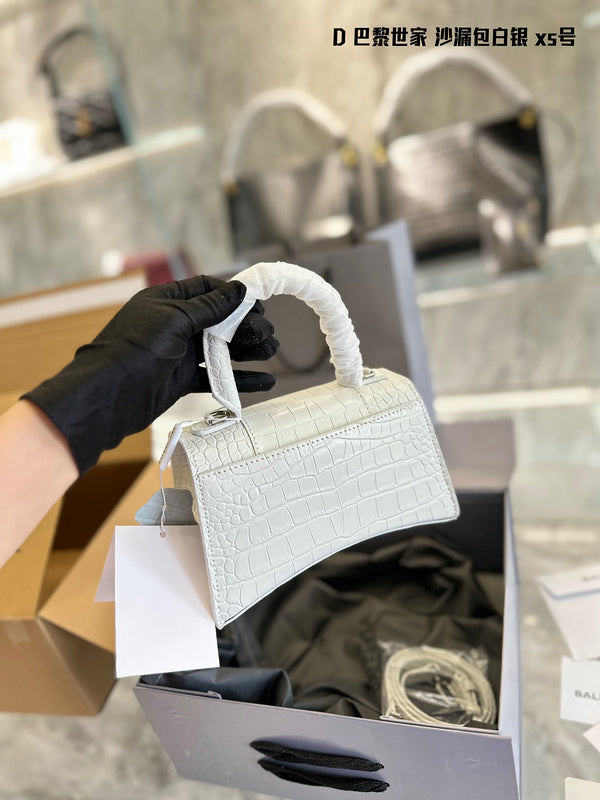 Ziva's Charm handbag – interior view (one versatile size)