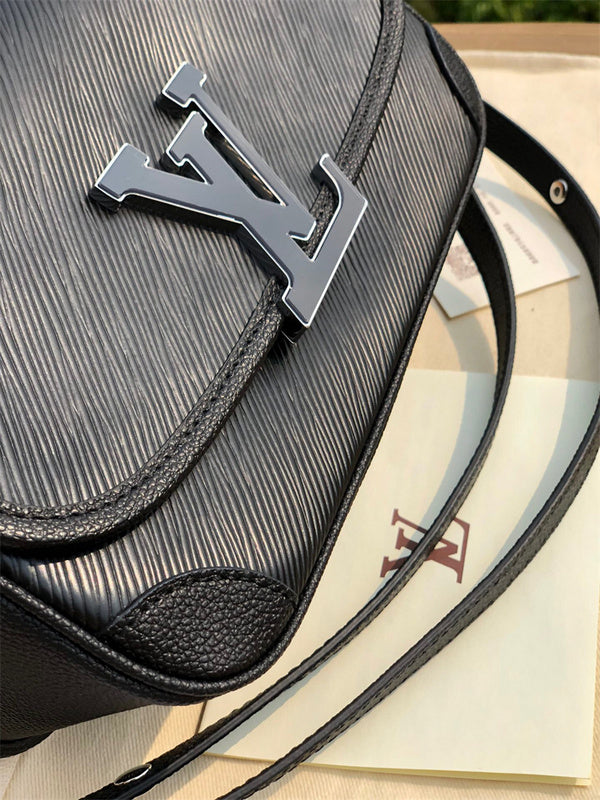  contemporary carryall bag styled with outfit 12
