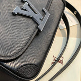  contemporary carryall bag styled with outfit 12