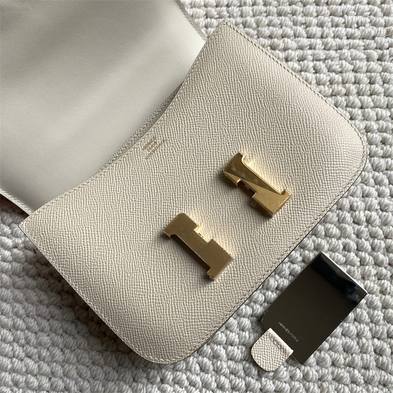 Close-up detail of streamlined bag design