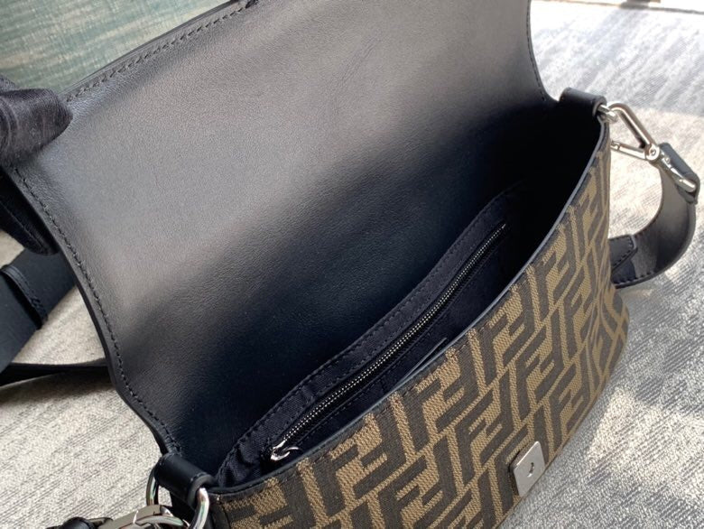 Ziva's Charm handbag – product shot (28cm*7cm*18cm)