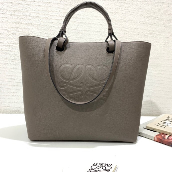 Ziva's Charm handbag – lifestyle view (29cm*25cm*14cm)