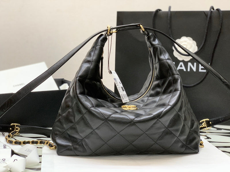 Zivas Charm Effortless Elegance Designer Handbag (Polished Everyday Piece) – Close-Up Detail