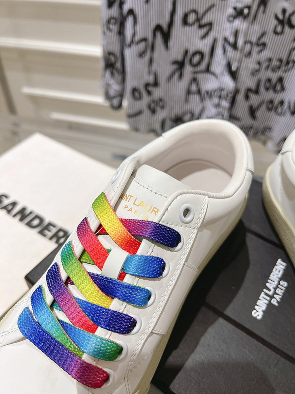 Three-quarter angle view of Saint Laurent luxury piece style No.055