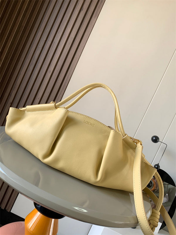 Ziva's Charm handbag – detail view (35cm*21cm*11.5cm)