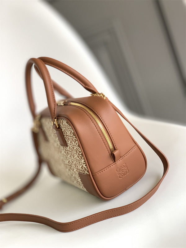  shopper bag interior and compartment view