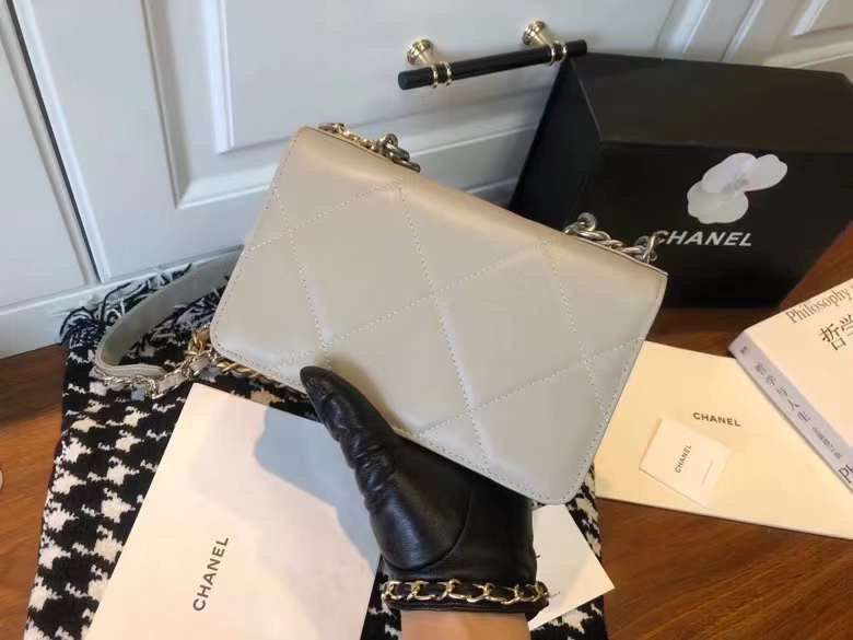  women's handbag, mid design, view 5