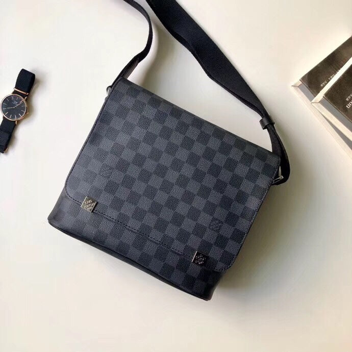 Interior view of polished premium women's handbag – women's luxury accessory