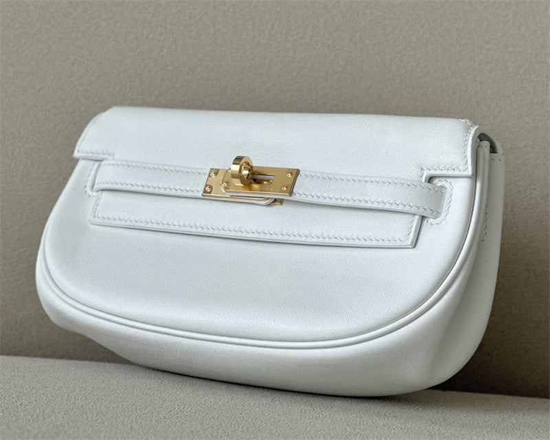 Effortless handbag styled for everyday wear