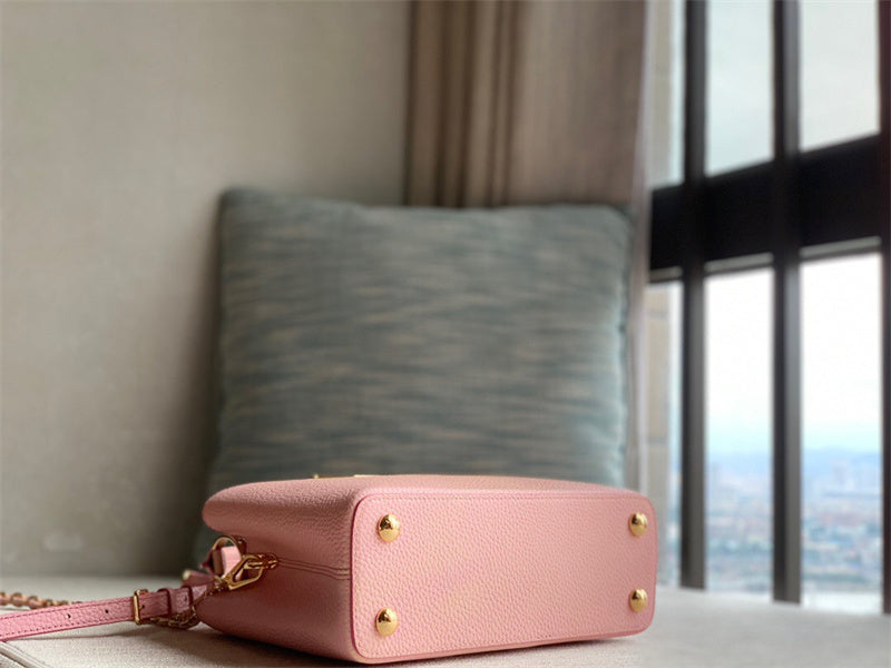 shoulder bag interior and compartment view 15