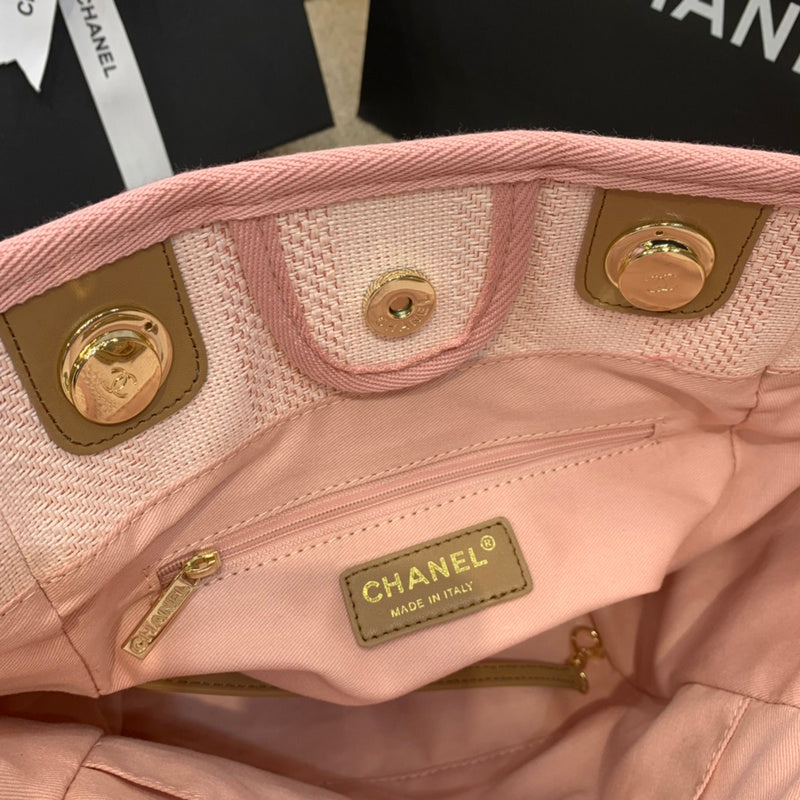  spacious purse view 4
