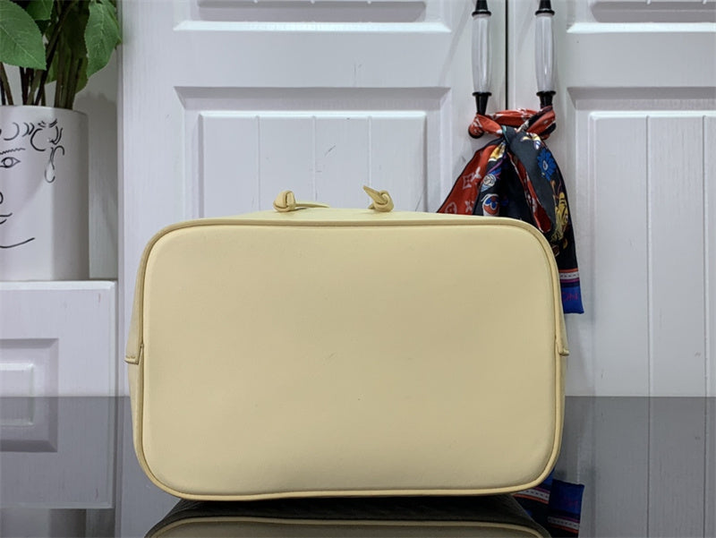  Signature handbag carried on shoulder 10