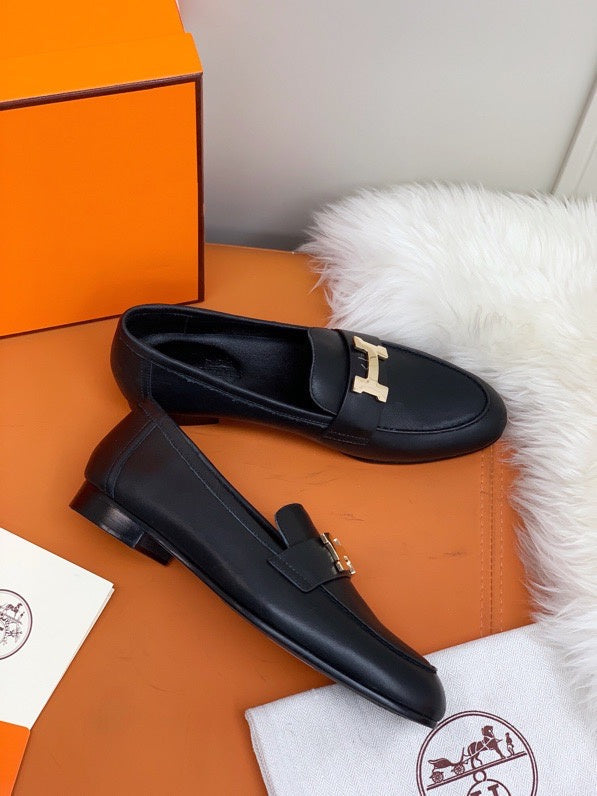 Hermès Tan Pointed-Toe Stiletto Heels - Angled View