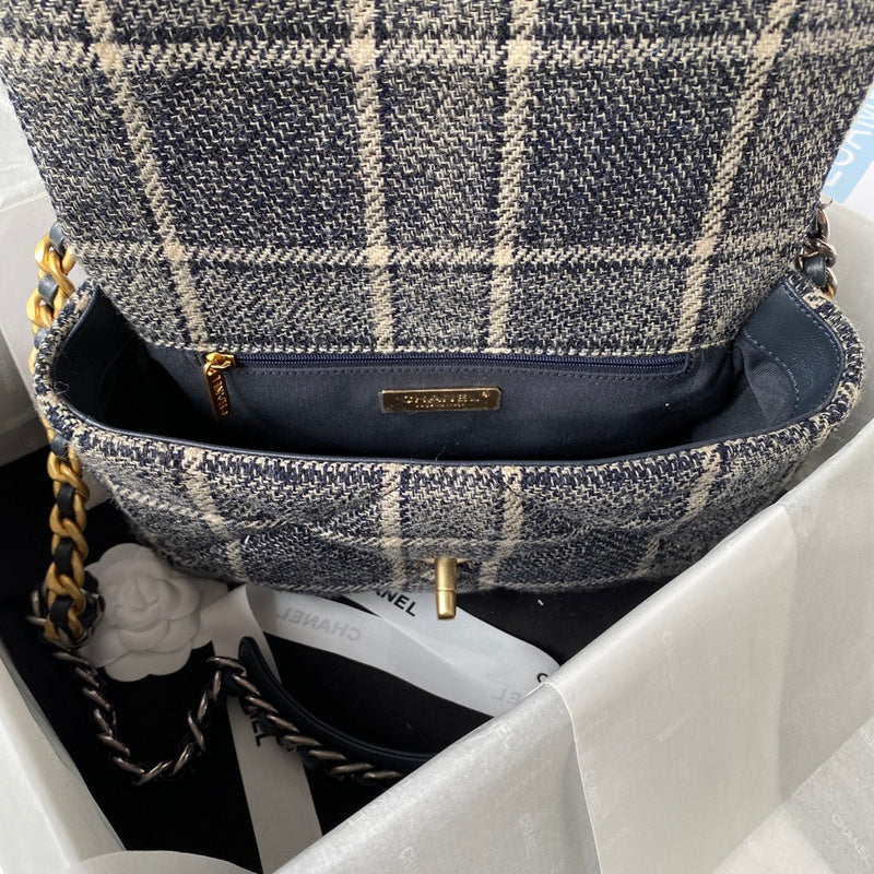 Zivas Charm Modern Minimalist Look Designer Handbag (Designer-Inspired Craftsmanship) – Lifestyle Shot