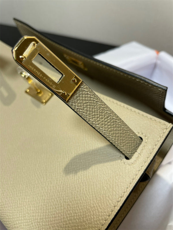  Streamlined carryall bag front view 37