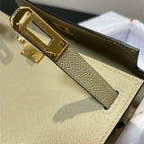  Streamlined carryall bag front view 37