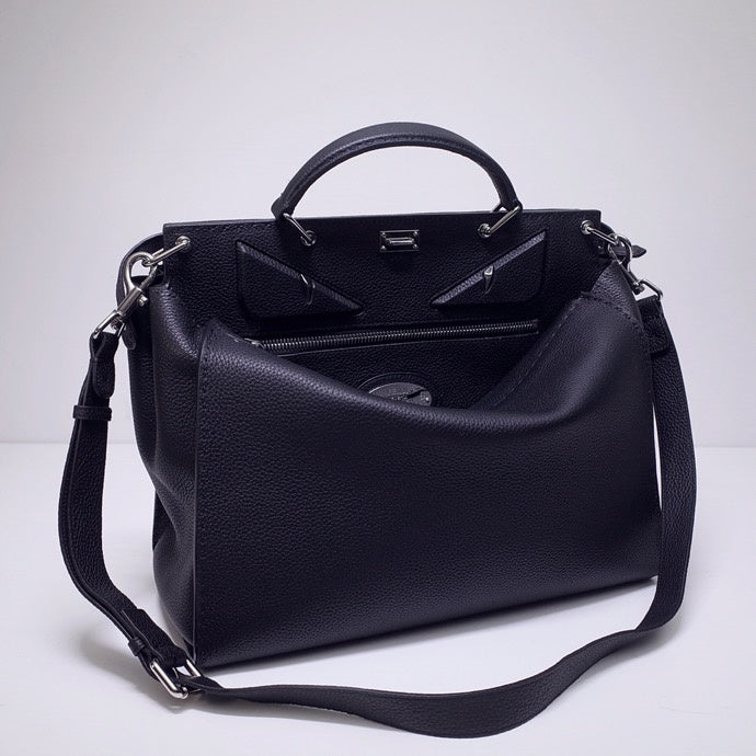 Ziva's Charm handbag – close-up view (38cm*33cm*16cm)