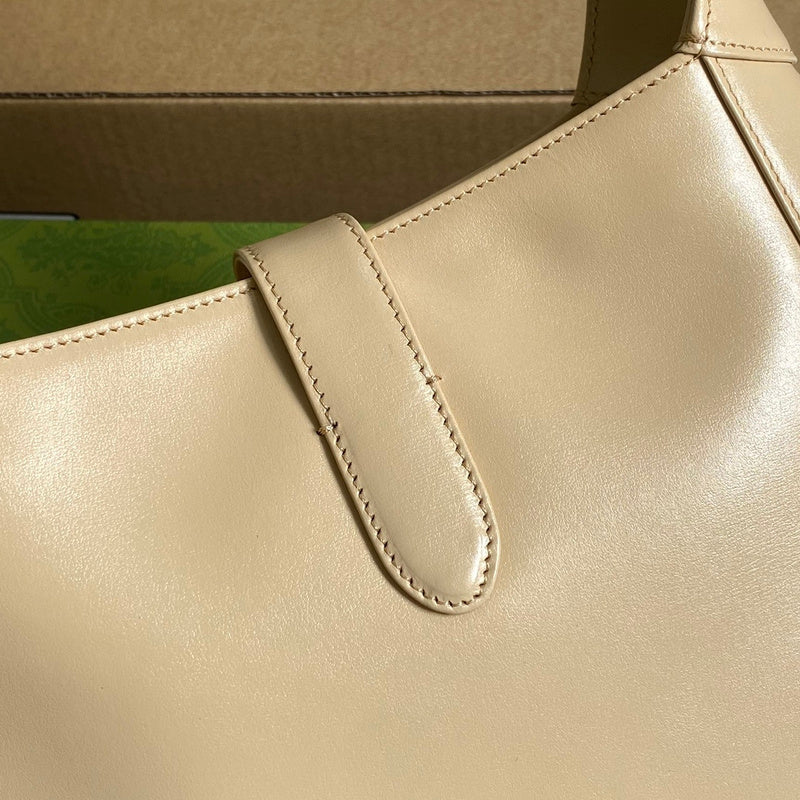 Handle and strap detail of statement structured women's handbag – women's premium purse