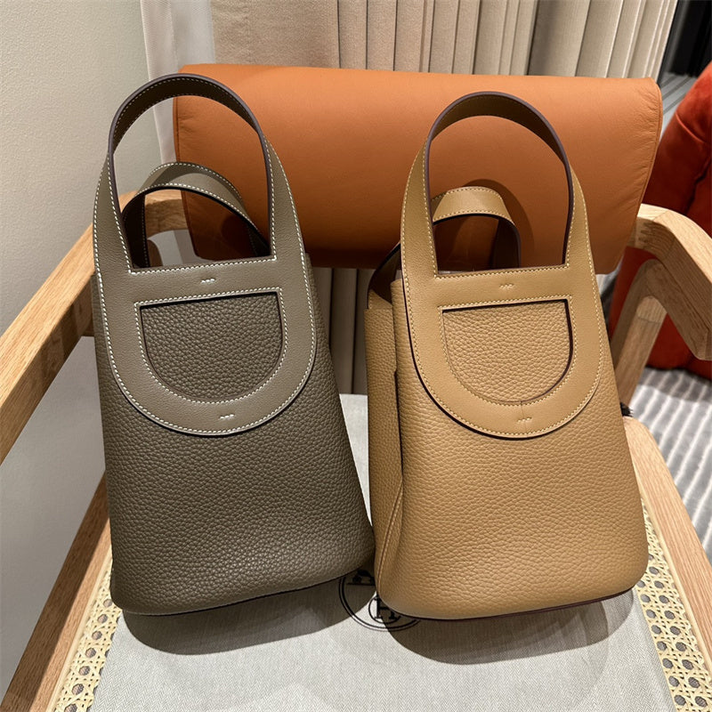  Refined shoulder bag carried on shoulder 28