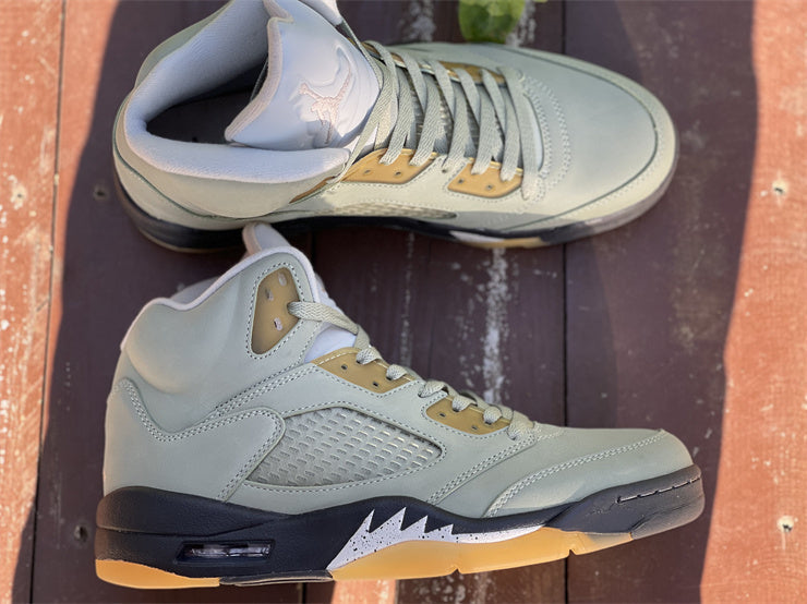 Nike Men's & Women's Luxury Low-Top Trainers — Style 249 detail view
