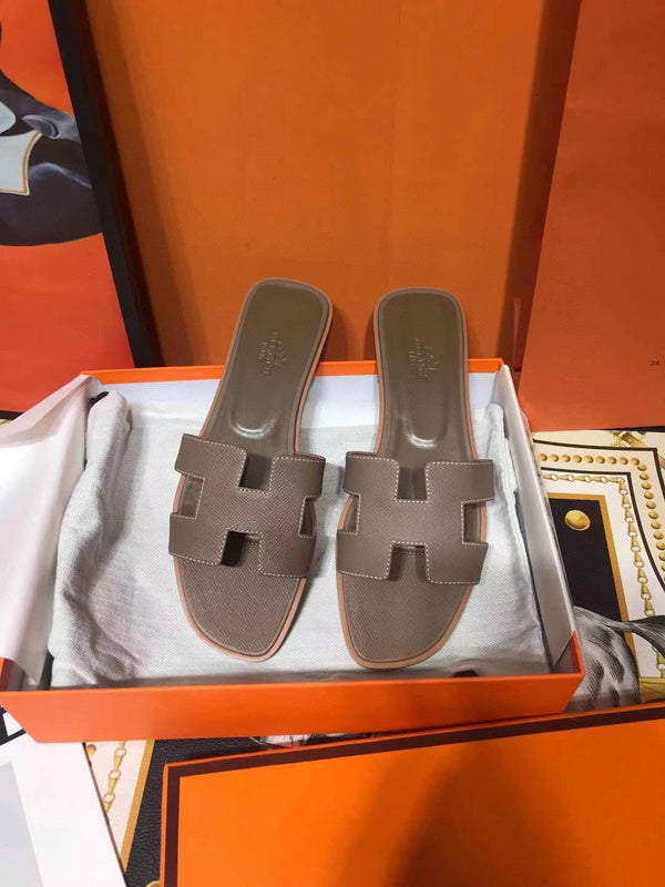 Hermès Grey Crisscross Strap Sandals - Toe Detail View