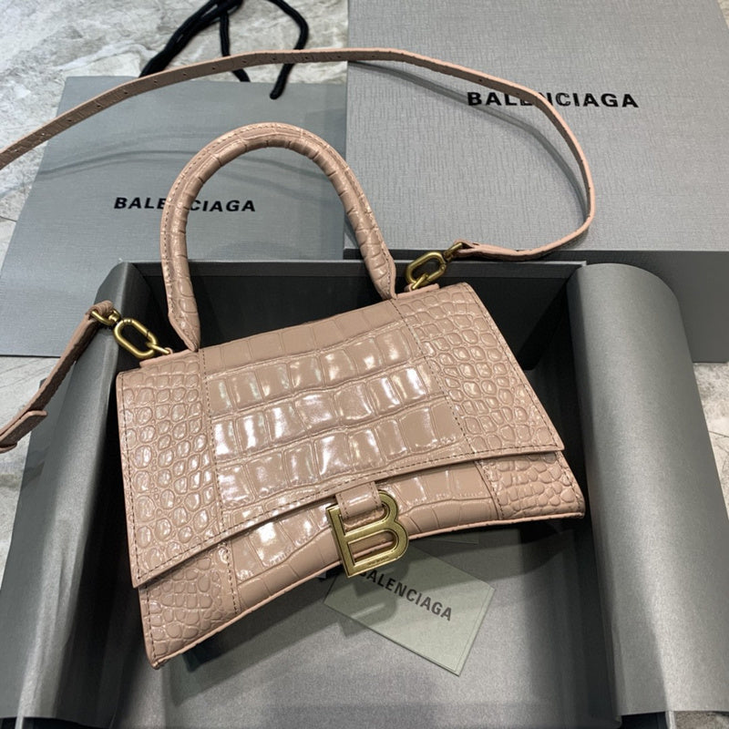 Zivas Charm Sleek Silhouette Premium Handbag (Premium Everyday Carry) – Lifestyle Shot