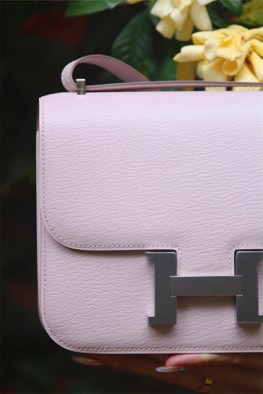  smart top-handle bag detail view showing craftsmanship