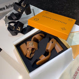 Front view of Louis Vuitton luxury piece style No.050