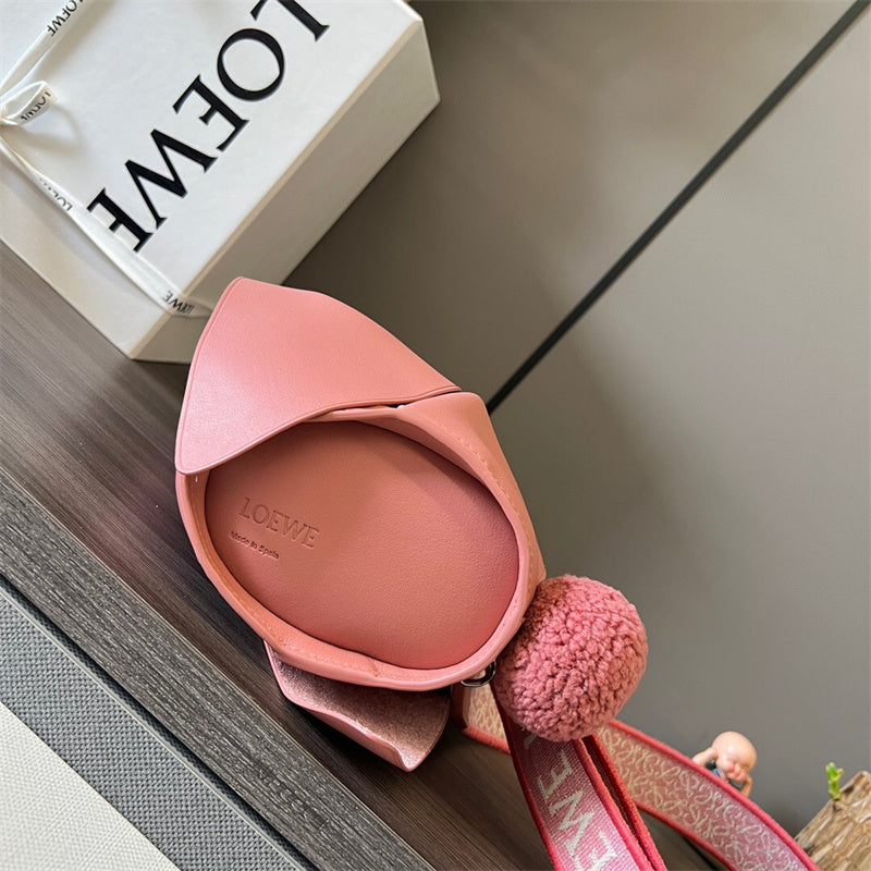 Ziva's Charm handbag – detail view (18cm*16.5cm*9cm)