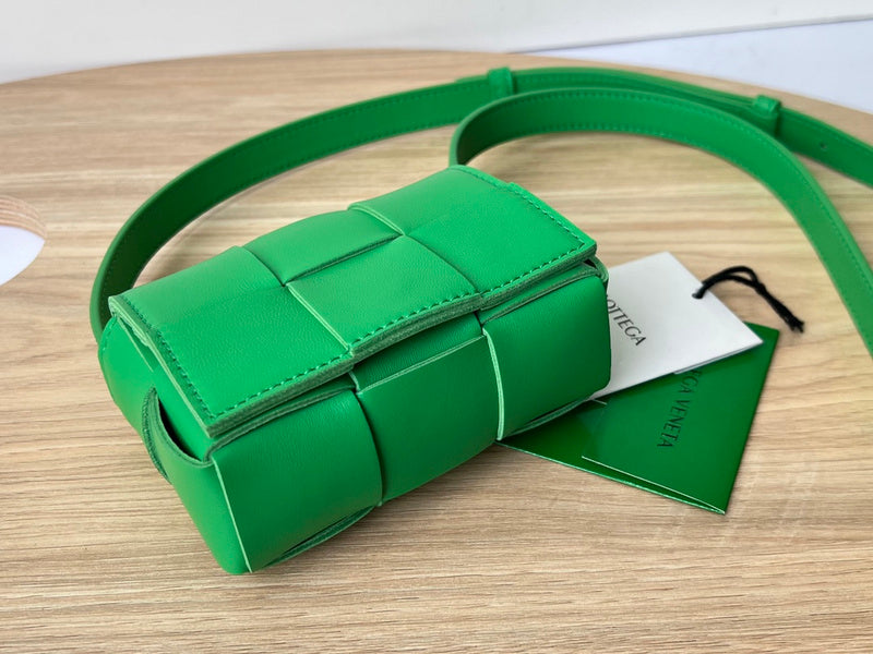Sophisticated Vegan Leather Handbag - Versatile Everyday Design | Women's Designer-Inspired Purse #1669 - product detail shot (image 10) of designer-inspired handbag