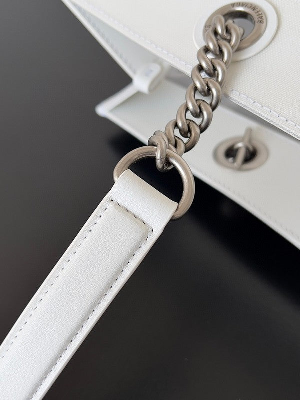 Zivas Charm Sleek Silhouette Fashion Handbag (Thoughtfully Structured Design) – Close-Up Detail