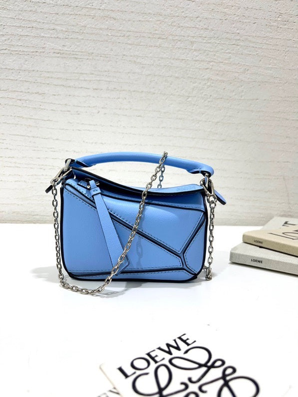 Ziva's Charm handbag – detail view (13.5cm*5.5cm*8.5cm)
