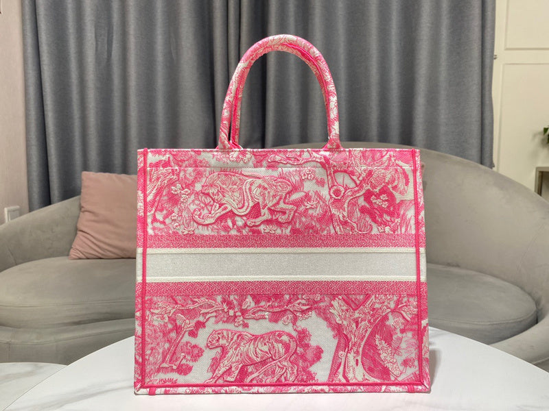 Interior view of everyday-luxe statement women's handbag – women's luxury handbag