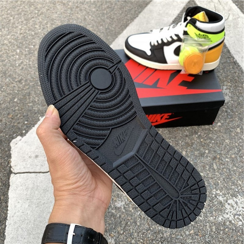 Nike Men's & Women's Luxury Fashion Trainers — Style 162 angle view