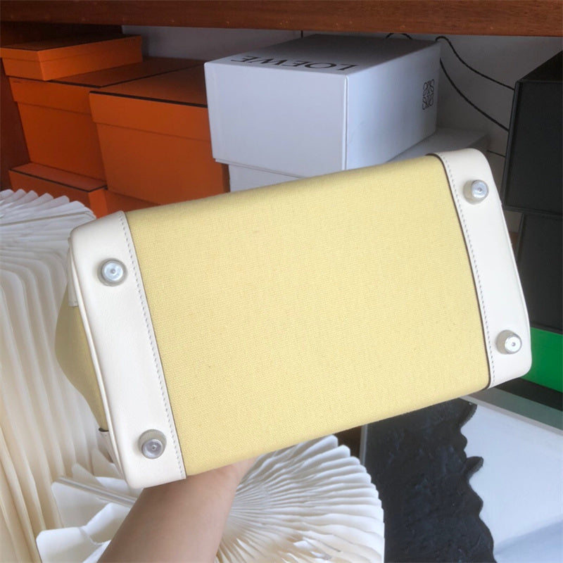  Elegant tote bag carried on shoulder 10