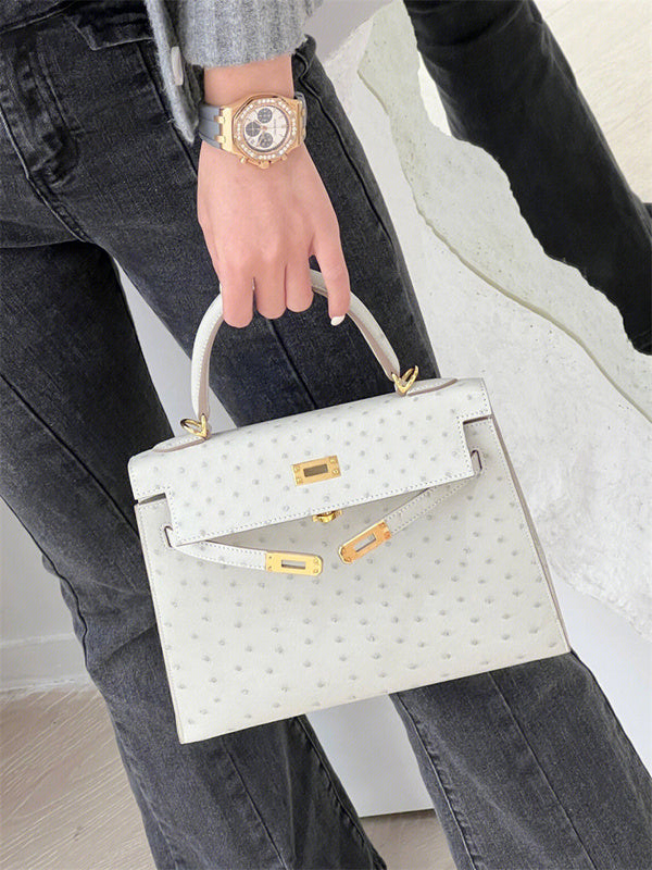  modern carryall bag styled with outfit 12