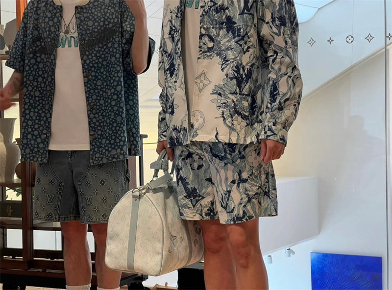  Sophisticated handbag carried on shoulder 28