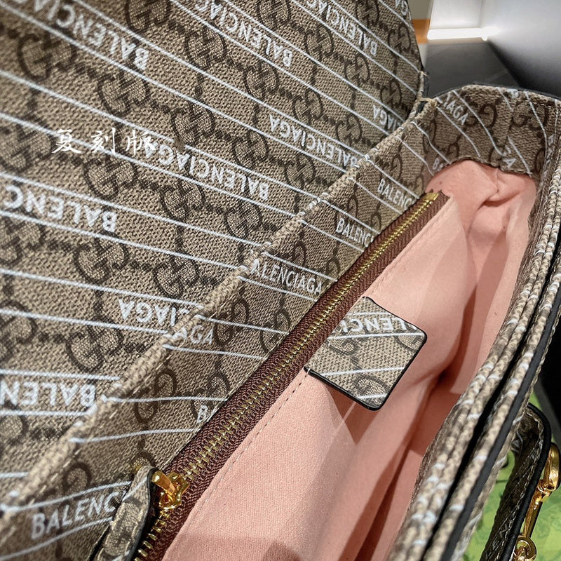 Ziva's Charm handbag – close-up view (one versatile size)