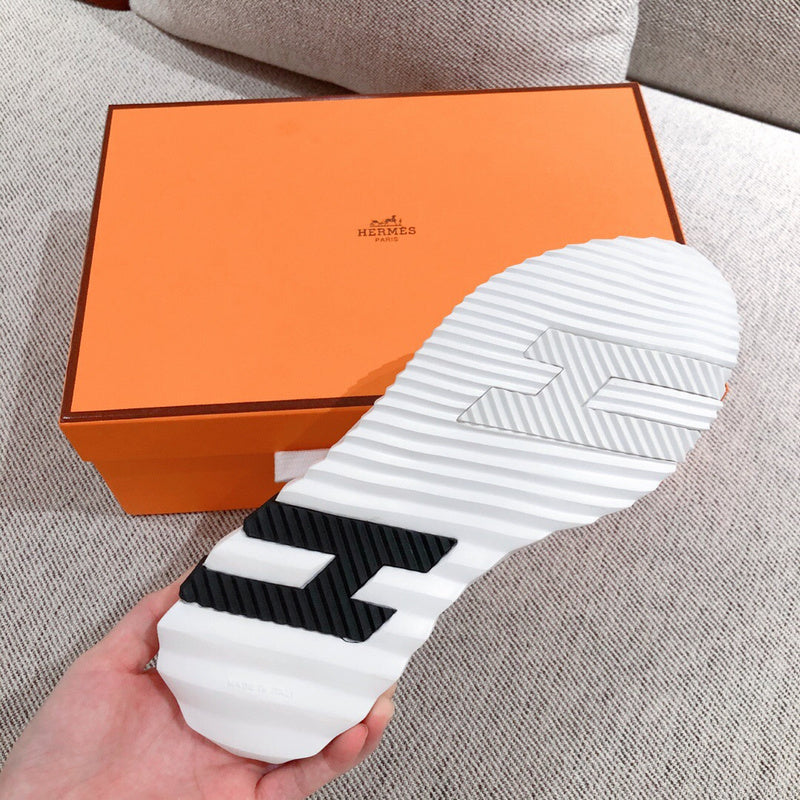 Hermès Nude Slip-On Sneakers - Heel Detail View