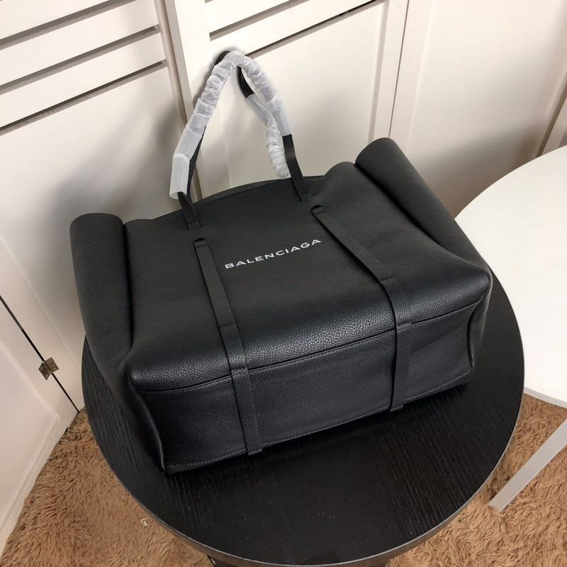 Zivas Charm Signature Style Statement Handbag (Polished Everyday Piece) – Interior View