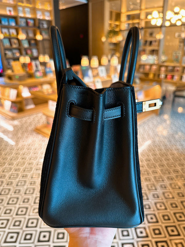  everyday bag close-up of hardware and finish