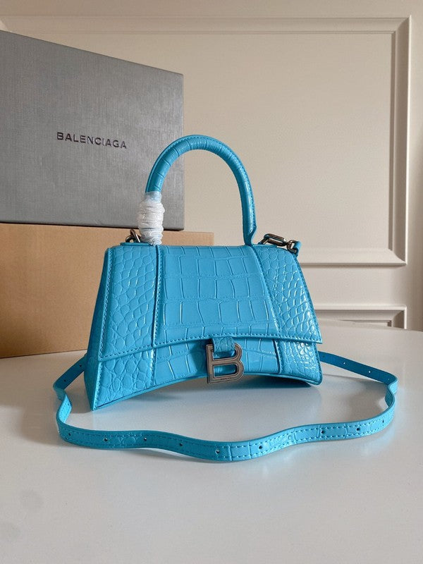 Zivas Charm Modern Minimalist Look Premium Handbag (Premium Everyday Carry) – Lifestyle Shot